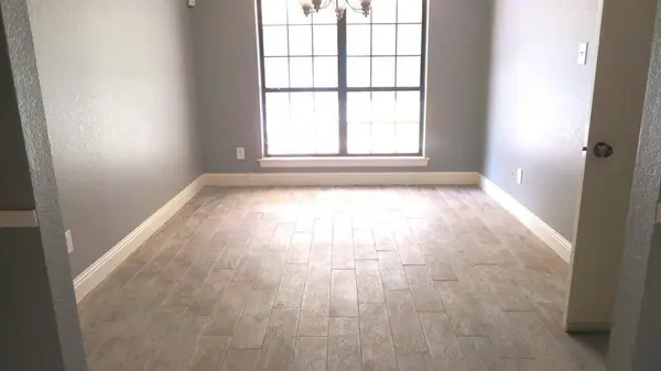 608 Valley Mills Drive, Arlington, TX 76018