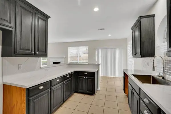 1107 Eastbrook Drive, Glenn Heights, TX 75154