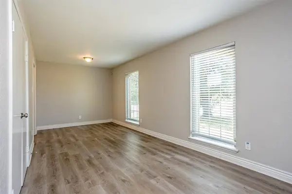 649 Eagle Drive, Desoto, TX 75115