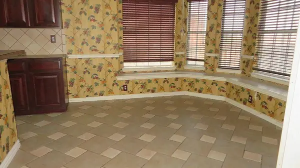 1233 High Bluff Drive, Desoto, TX 75115