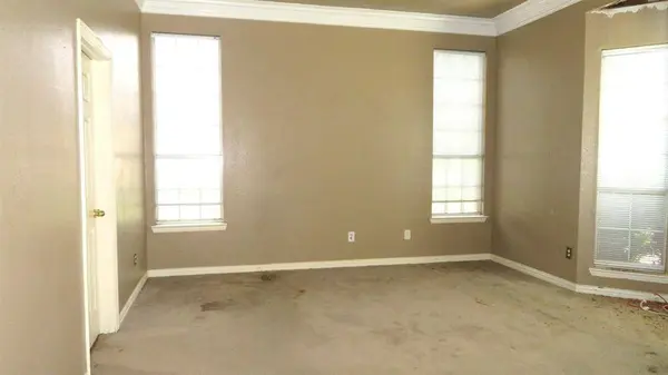 1233 High Bluff Drive, Desoto, TX 75115