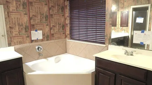 1233 High Bluff Drive, Desoto, TX 75115