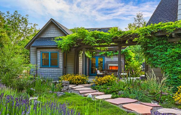 Xeriscaping in Boise: Beauty & Sustainability for Your Outdoor Space