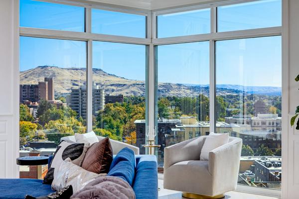 25_199 N Capitol Blvd 802_DP_2022_greatroom_view