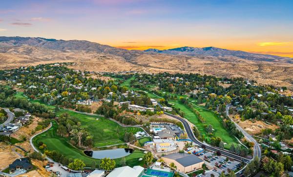 The Treasure Valley Luxury Golf Course Lifestyle