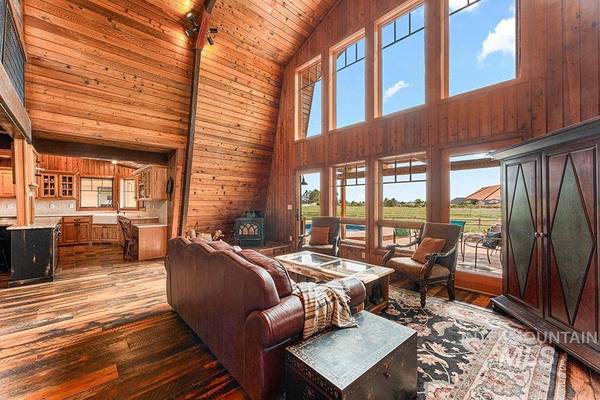 999 N Cow Horse Dr, Kuna, ID 83634