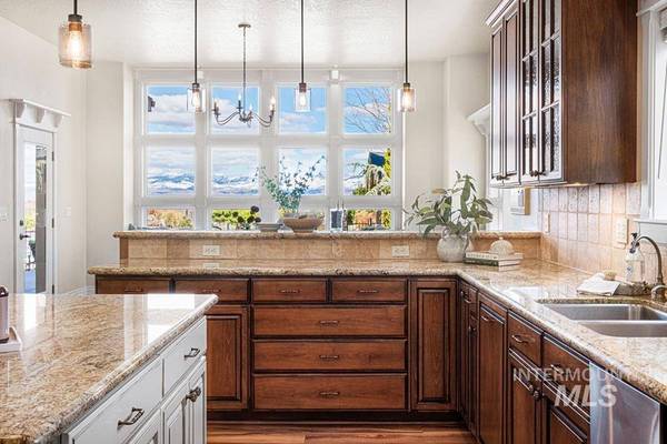 3842 E Vantage Pointe Ln, Meridian, ID 83642