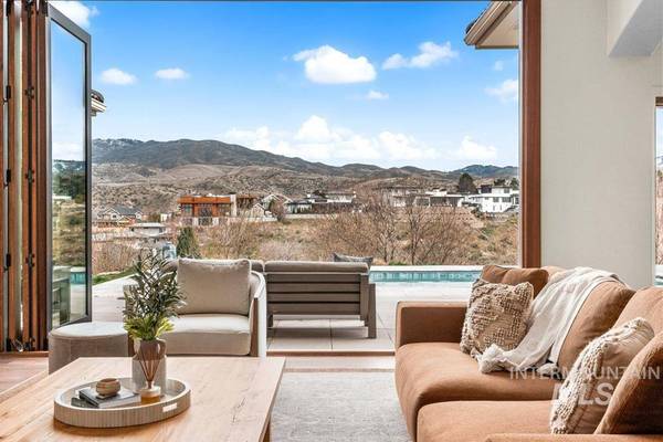 547 E Orion Ct, Boise, ID 83702