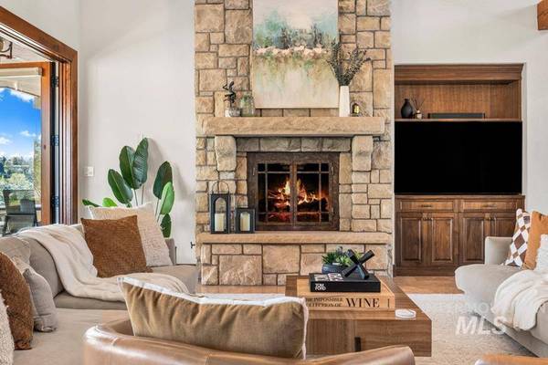 513 E Orion Ct, Boise, ID 83702