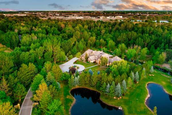 1582 E Rivers End Ct, Eagle, ID 83616