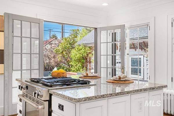 915 N 17th St, Boise, ID 83702