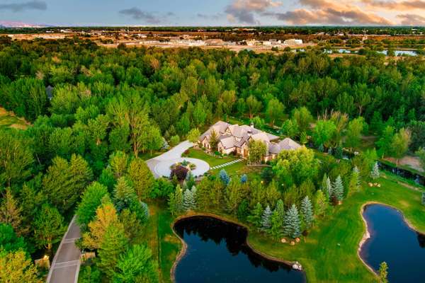 1582 E Rivers End Ct, Eagle, ID 83616