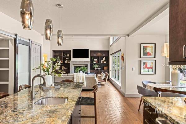3198 E Rivernest Dr, Boise, ID 83706