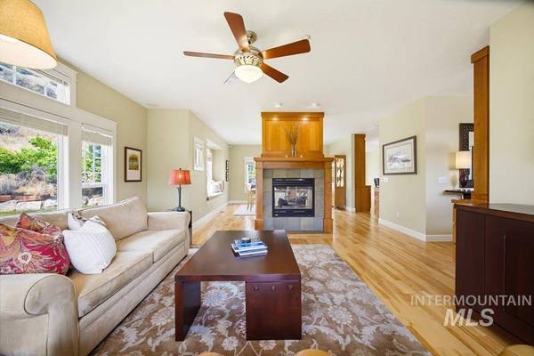 138 W Thornberry Ct, Boise, ID 83702