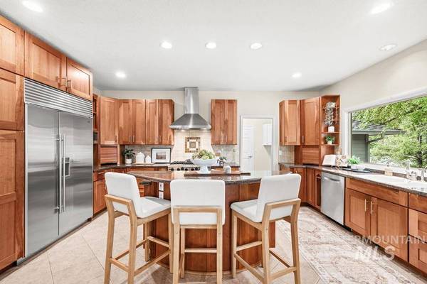1064 W Parkhill Dr, Boise, ID 83702