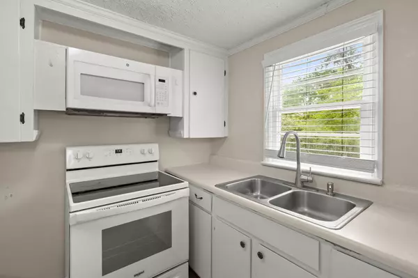 407 Raysor St, Saint George, SC 29477