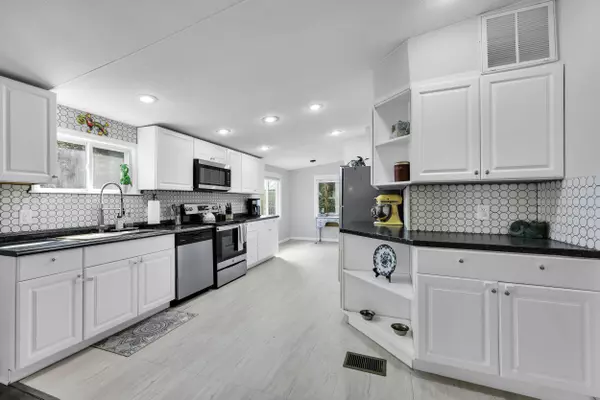 5773 Edgar Tumbleston Rd, Hollywood, SC 29449