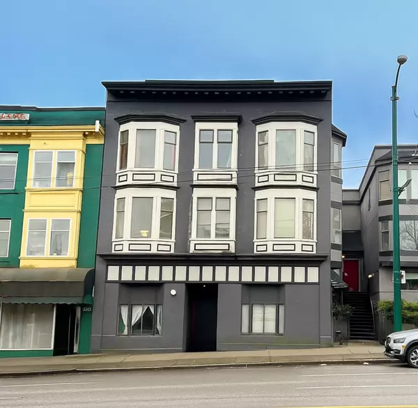 860 E Broadway #8, Vancouver, BC V5T 1Y1