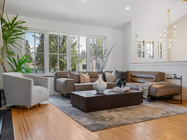 1609 Smith Ave, Coquitlam, BC V3J 2Y4