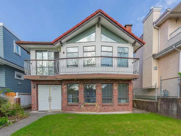 5548 Fleming St, Vancouver, BC V5P 3G2