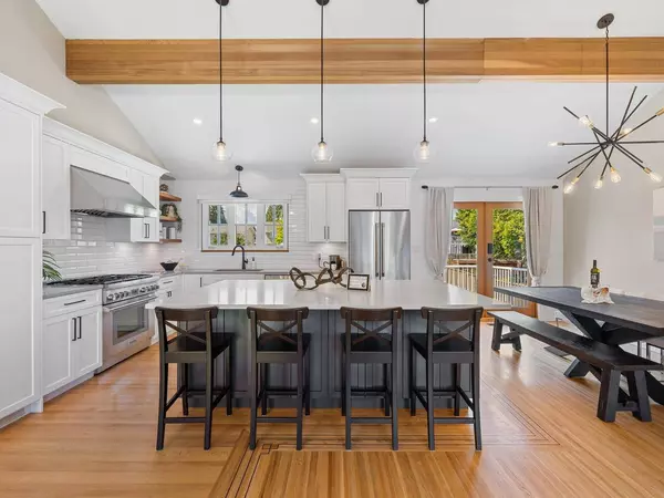 1609 Smith AVE, Coquitlam, BC V3J 2Y4