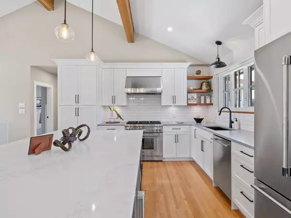 1609 Smith AVE, Coquitlam, BC V3J 2Y4