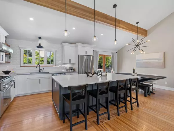 1609 Smith AVE, Coquitlam, BC V3J 2Y4