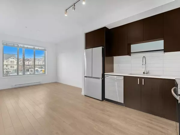 15858 Fraser HWY #203, Surrey, BC V4N 6X4