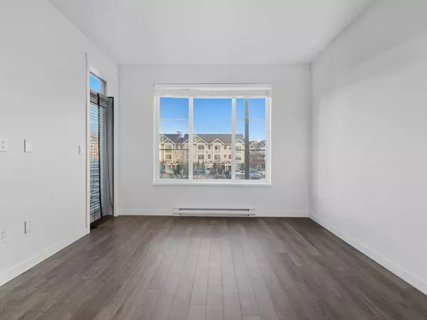 15858 Fraser HWY #203, Surrey, BC V4N 6X4