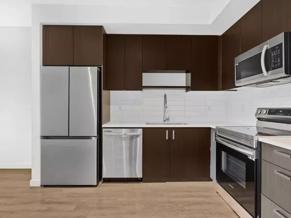 15858 Fraser HWY #203, Surrey, BC V4N 6X4