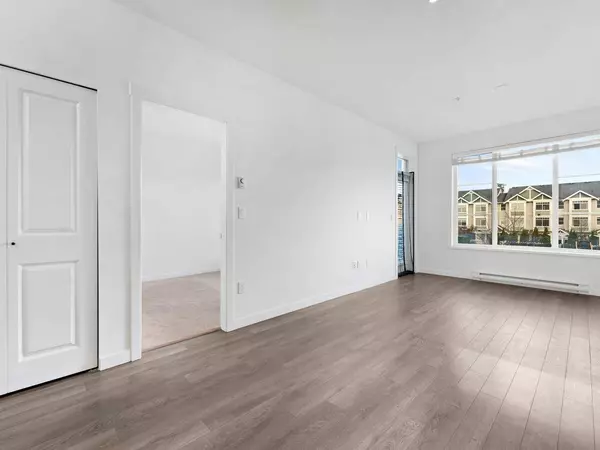 15858 Fraser HWY #203, Surrey, BC V4N 6X4