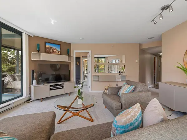 13353 108 AVE #203, Surrey, BC V3T 5T5