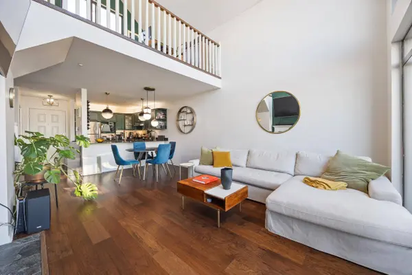 48 Richmond ST #406, New Westminster, BC V3L 5P4