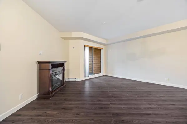 20376 86 AVE #408, Langley, BC V2Y 3P8
