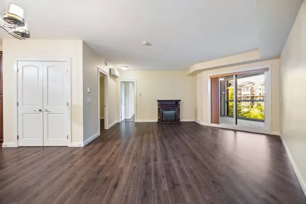 20376 86 AVE #408, Langley, BC V2Y 3P8