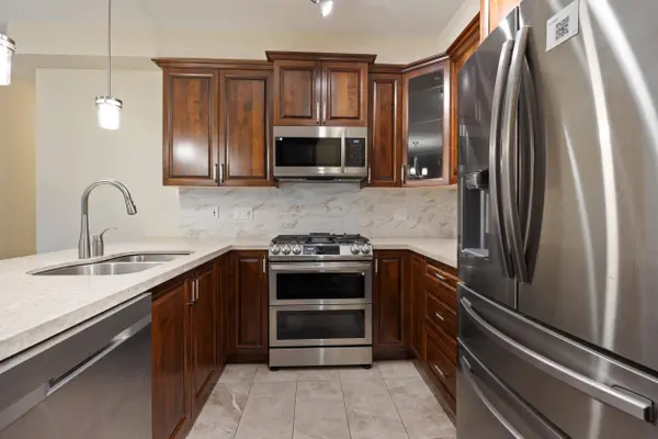 20376 86 AVE #408, Langley, BC V2Y 3P8