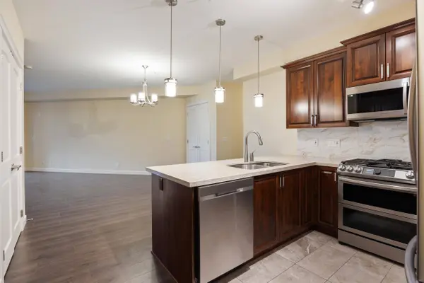 20376 86 AVE #408, Langley, BC V2Y 3P8