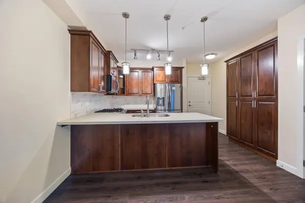 20376 86 AVE #408, Langley, BC V2Y 3P8