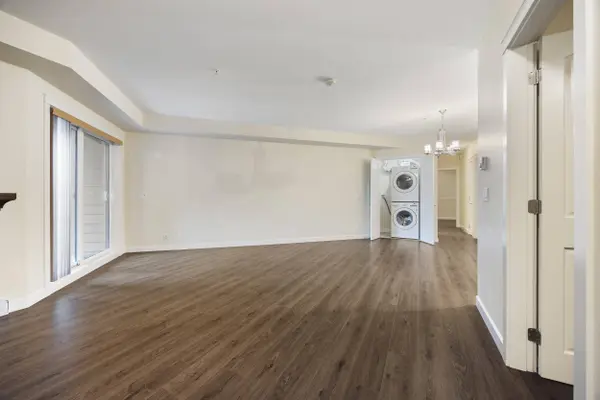 20376 86 AVE #408, Langley, BC V2Y 3P8