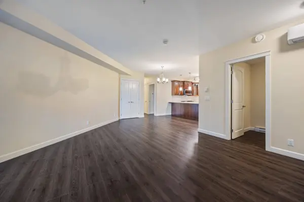 20376 86 AVE #408, Langley, BC V2Y 3P8