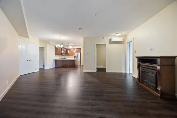20376 86 AVE #408, Langley, BC V2Y 3P8