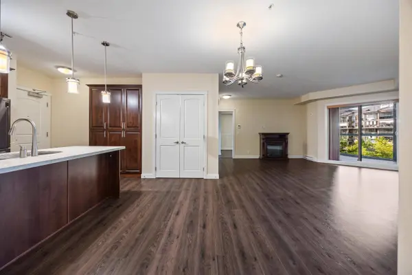 20376 86 AVE #408, Langley, BC V2Y 3P8