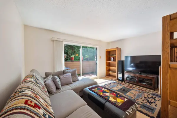 4384 Garden Grove DR, Burnaby, BC V5G 4G6