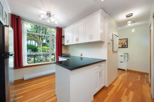 8 Renaissance SQ #114, New Westminster, BC V3M 7A9