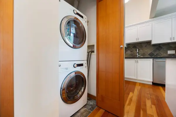 8 Renaissance SQ #114, New Westminster, BC V3M 7A9