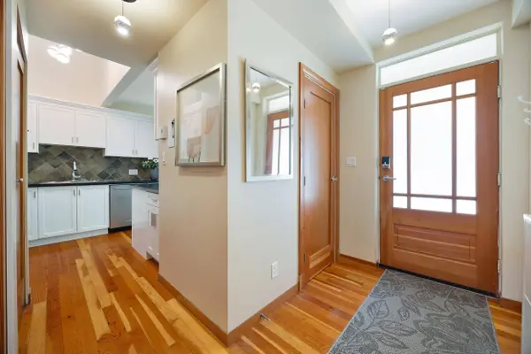 8 Renaissance SQ #114, New Westminster, BC V3M 7A9