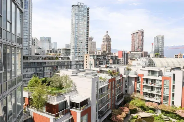 688 Abbott ST #1009, Vancouver, BC V6B 0B9