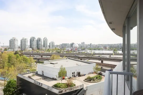 688 Abbott ST #1009, Vancouver, BC V6B 0B9