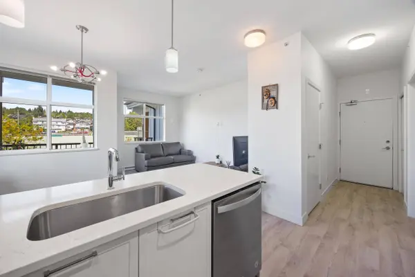 828 Gauthier AVE #417, Coquitlam, BC V3K 0E9
