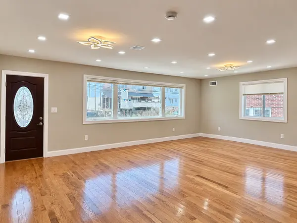 New Haven Ave, Far Rockaway, NY 11691